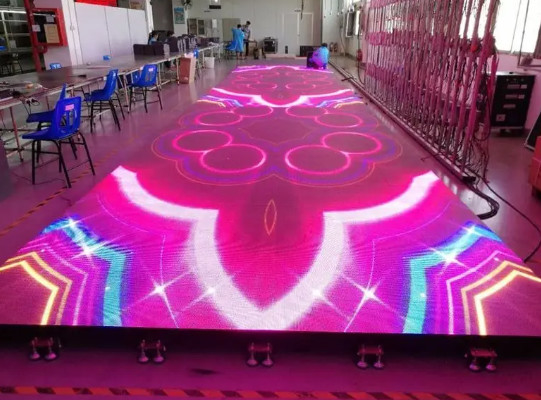 Hafif İç / Dış LED Zemin Kelepçesi Ekranı RGB Renk Değiştirme Işıklandırması