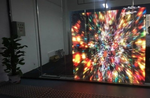 Yüksek Yenileme Led Pencere Ekranları Aşınma Önleyici 3.9 Mm Led Ekran 60Hz 16 Tarama