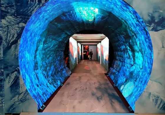 Dış Mekan İç Mekan P3.91mm Kavisli LED Ekran Suya Dayanıklı IP65 Yüksek Parlaklık