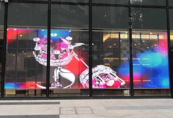 220W / M2 Şeffaf LED Mesh Ekran Dış Mekan Cam Pencere Ekranı 5000nits 7.8mm