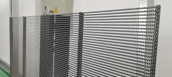 %75 Şeffaf LED Ekran İç / Dış Mekan Kurulum Alanı
