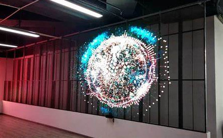 Uzun Ömürlü %75 Şeffaf Cam LED Ekran