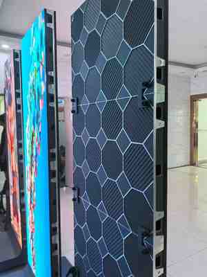 HD LED Poster Ekranı P2.5 Katlanabilir Çift Taraflı Gösteri Alışveriş Merkezi Video Duvarı