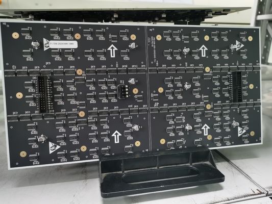 P1.538 Eğimli LED Video Duvarı RGB İçerideki Tam Renkli LED Ekran 3840Hz