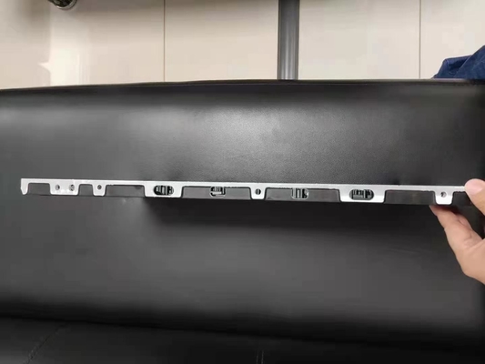 108in Led Teşhir Dolabı 22.5mm Ultra İnce Led Ekran 500nit Ayarlanabilir