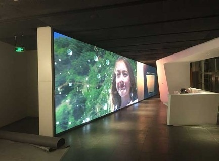 RoHs 64x48cm LED Duvar Dolabı En İnce P2 İç Mekan Led Ekran 40 Tarama FCC CCC