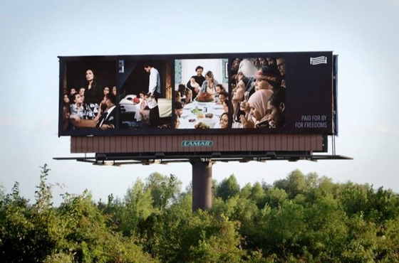 ODM P4 Dış Mekan Led Video Duvarları ISO14001 1R1G1B Reklam Led Billboard